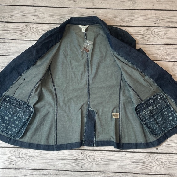 SUNDANCE DENIM BLAZER- NEW
Size 14 - Picture 4 of 6